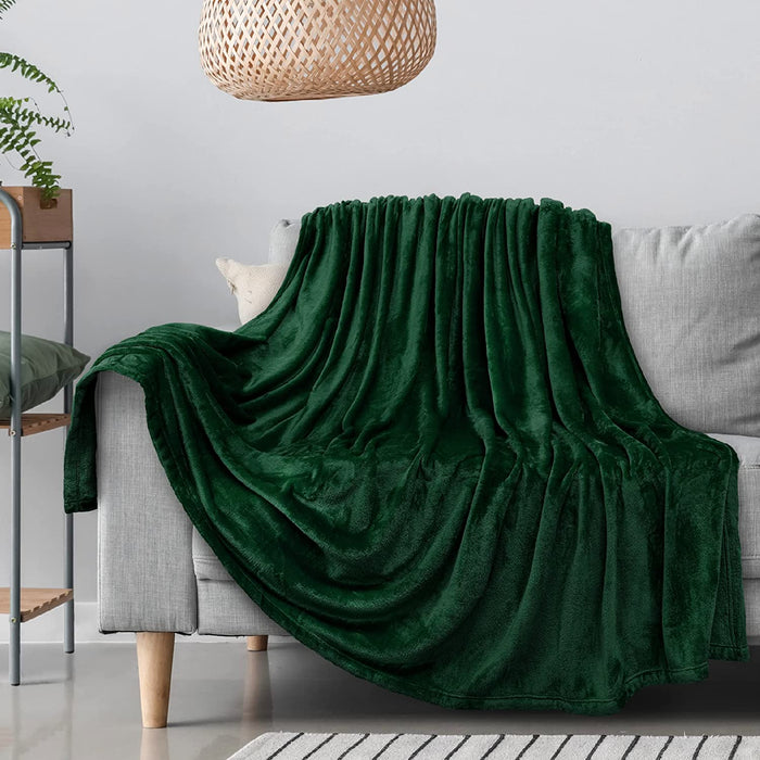 Emerald Green Fleece Throw Blanket for Couch, Dark Green Forest Super Soft Fuzzy Flannel Throw for Sofa, Luxury Plush Microfiber Bed Blanket, Cozy Home Decorative Velvet Gift Blanket, 50X60